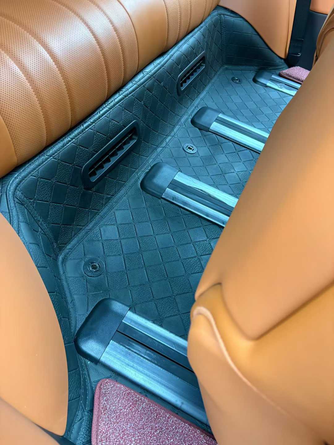 如何选择一家靠谱的保仕达脚垫安装门店？